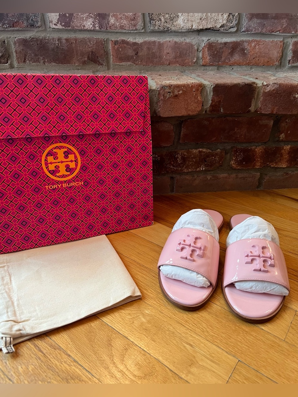 Tory Burch Petunia Pink Soft Patent Leather Everly Slide Sandals - Picture 2 of 9